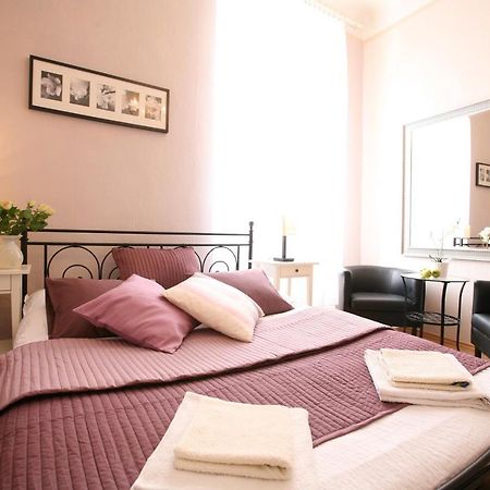 Apartment Karolina Прага Экстерьер фото