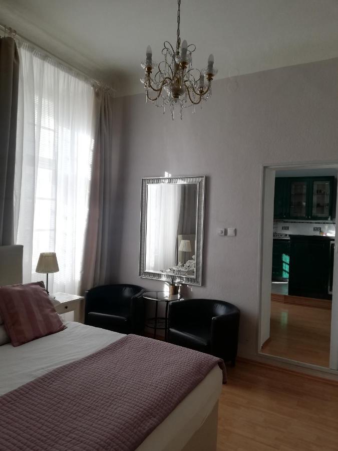 Apartment Karolina Прага Экстерьер фото