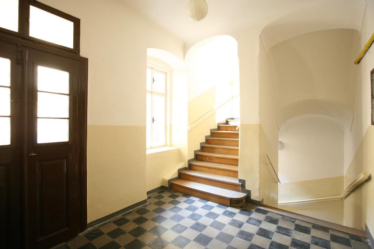 Apartment Karolina Прага Экстерьер фото